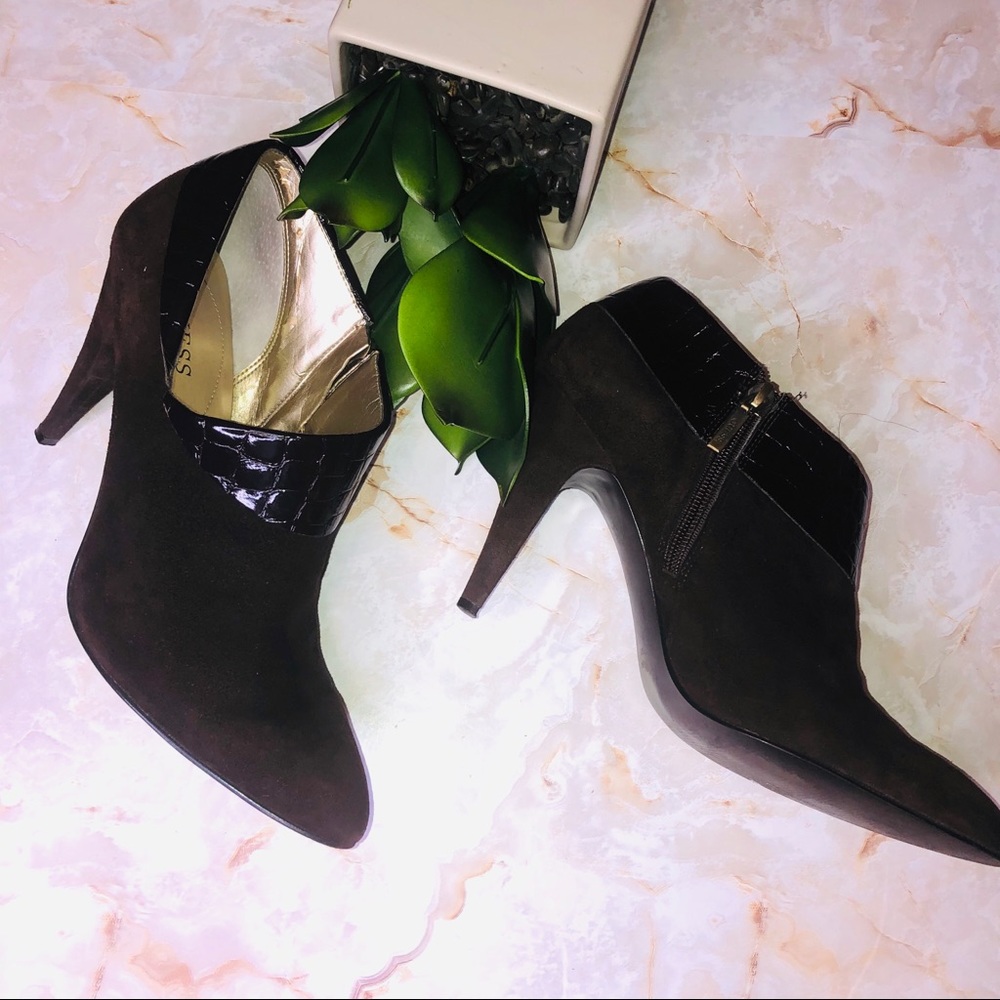GUESS Brown Suede Booties - BROWN SUEDE POINTED TOE BOOTIES CROC TRIM 10